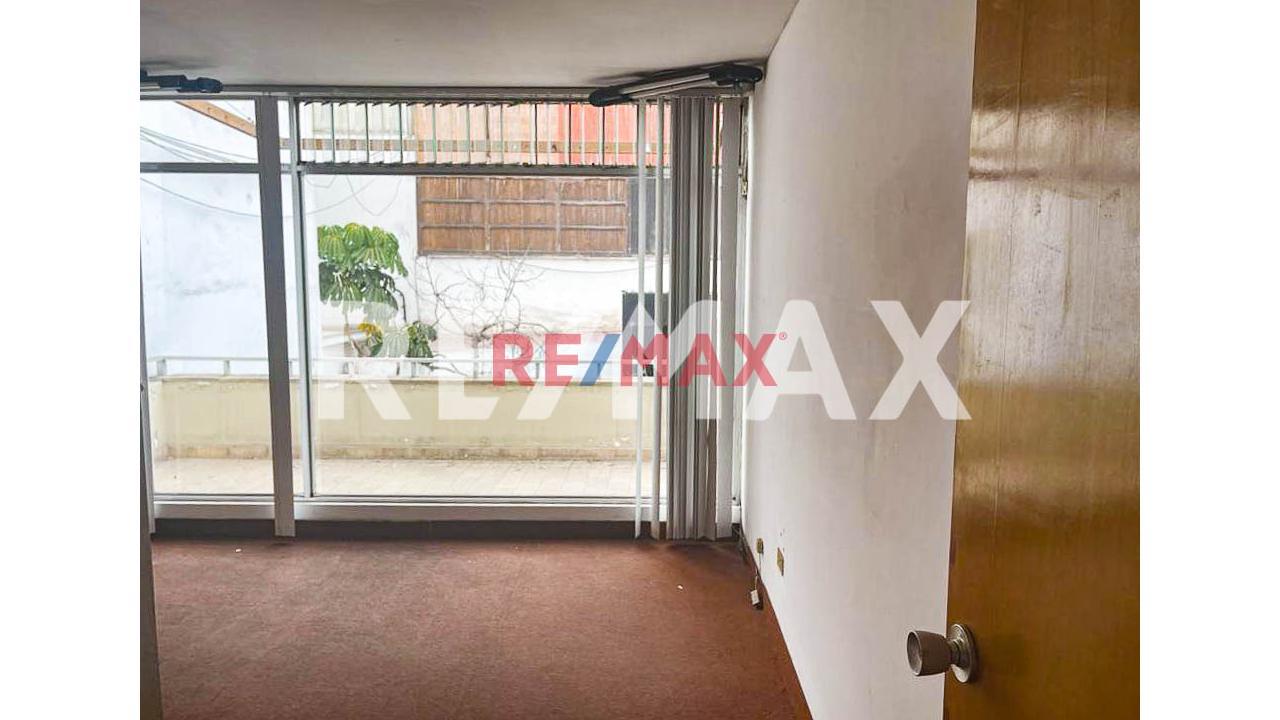 Venta De Amplia Casa En Aurora Miraflores Area 476M2. — foto 7