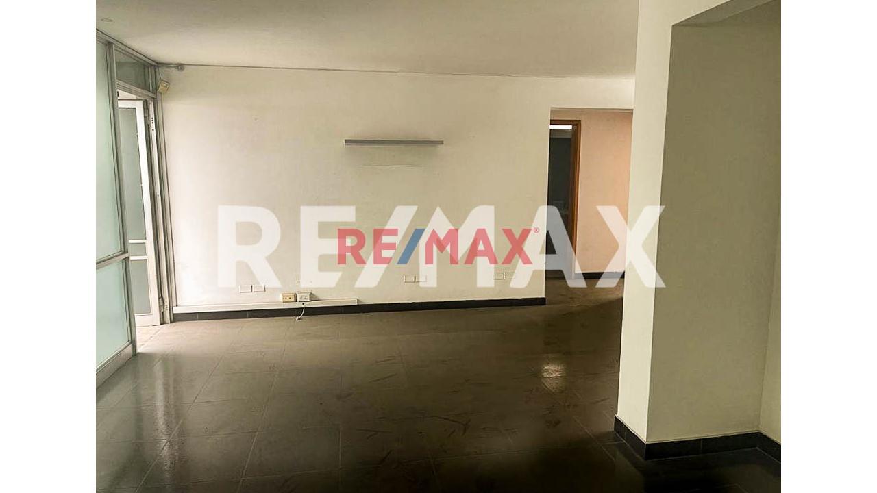 Venta De Amplia Casa En Aurora Miraflores Area 476M2. — foto 4