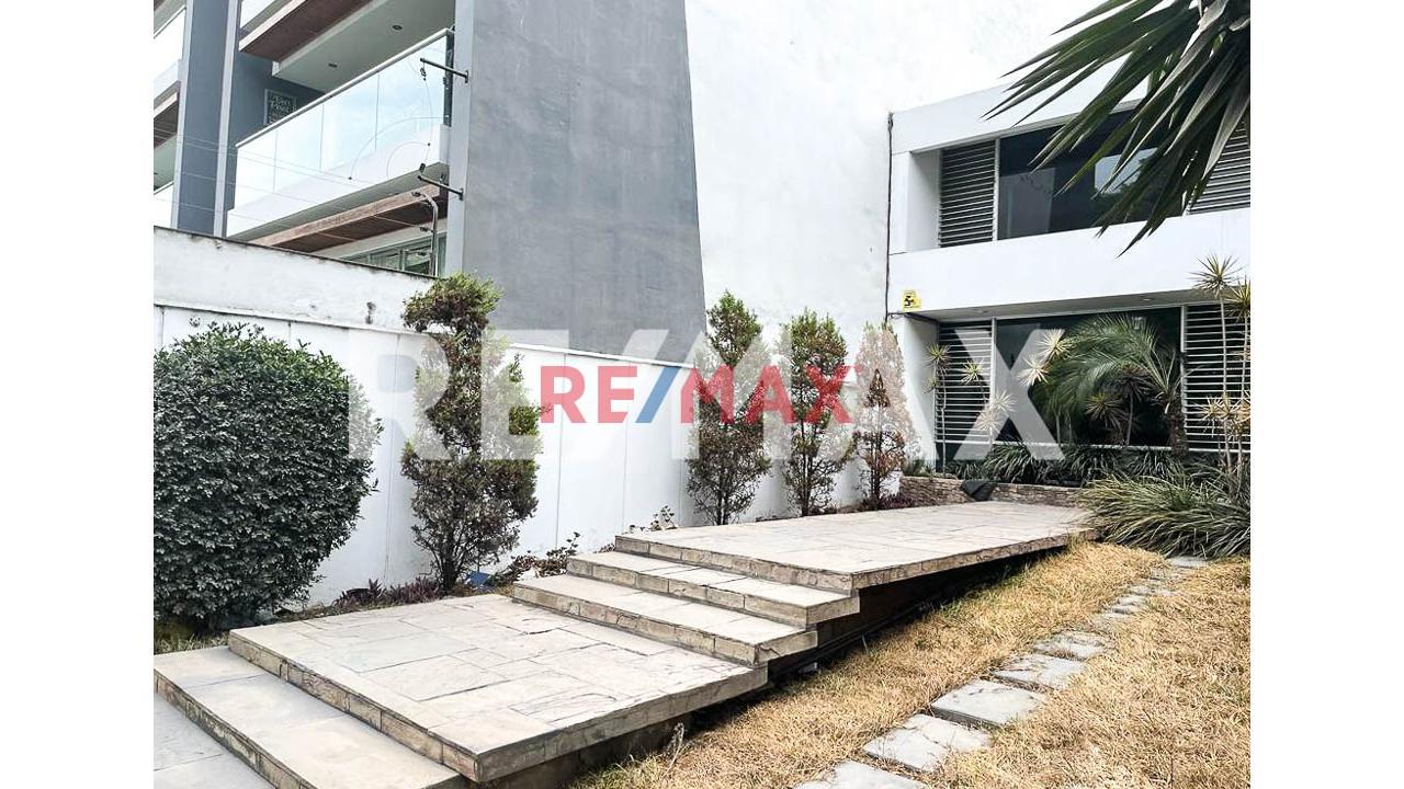 Venta De Amplia Casa En Aurora Miraflores Area 476M2. — foto 2