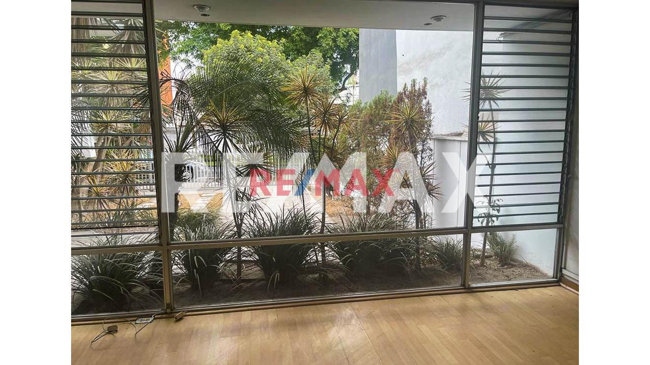 Venta De Amplia Casa En Aurora Miraflores Area 476M2. — foto 10