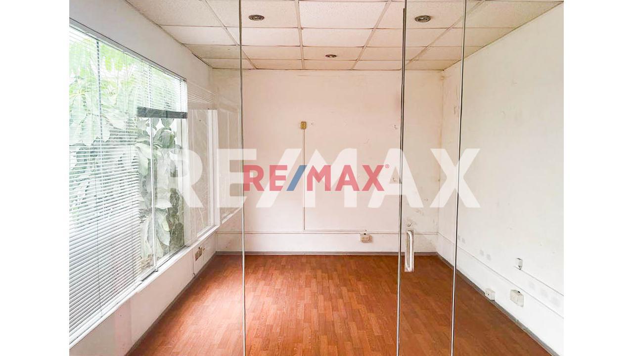 Venta De Amplia Casa En Aurora Miraflores Area 476M2. — foto 8