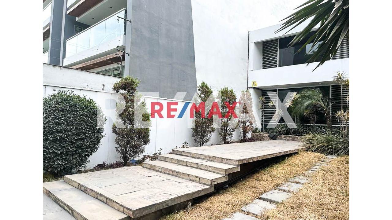 Venta De Amplia Casa En Aurora Miraflores Area 476M2. - 1