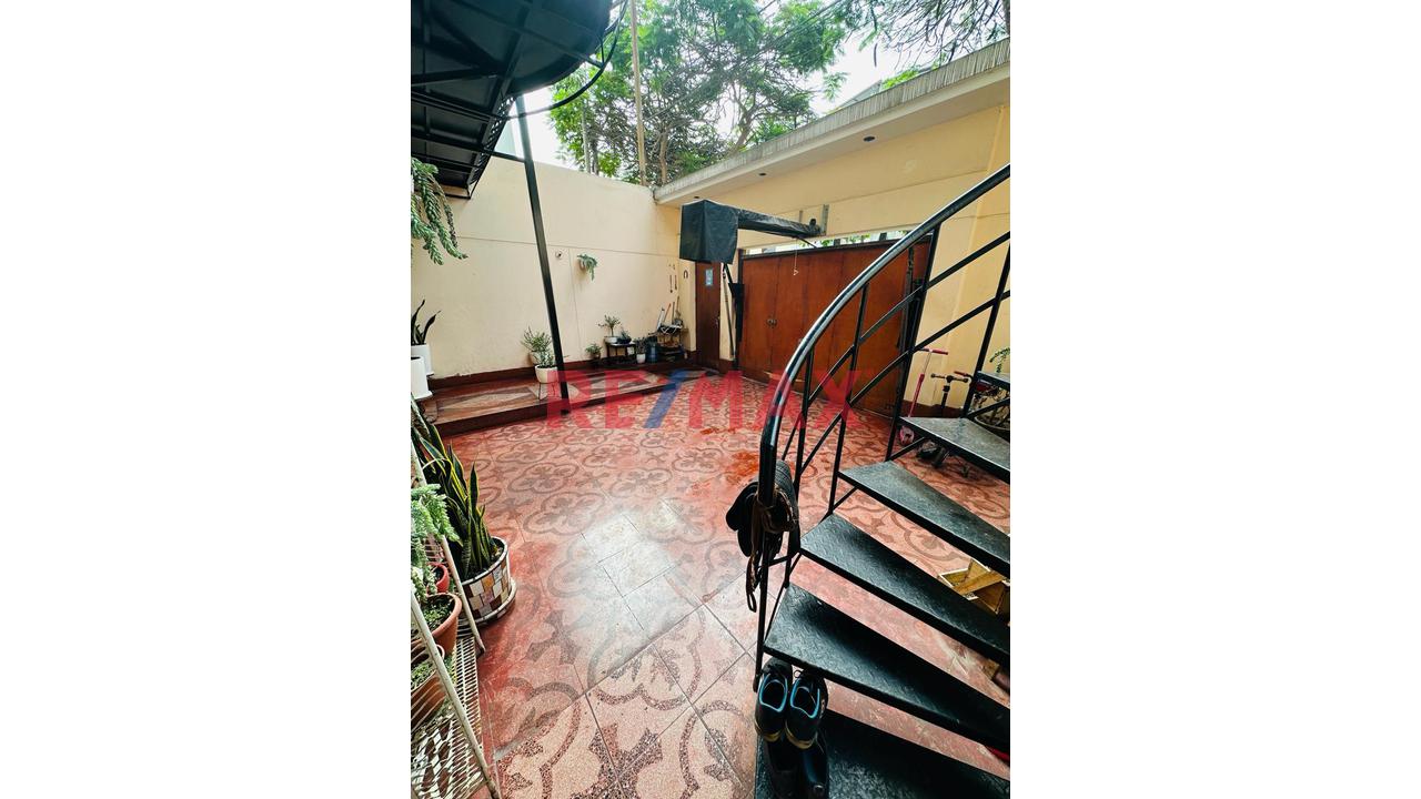 Surco Urb. San Ignacio Ampliacion, Casa En Venta De 3 Pisos - 12