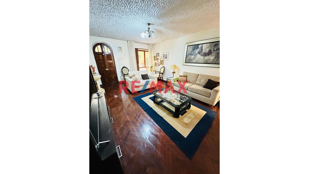 Surco Urb. San Ignacio Ampliacion, Casa En Venta De 3 Pisos - 1