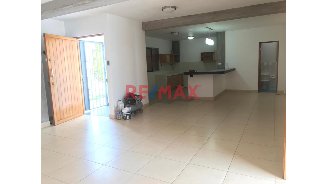 Venta De Hermosa Casa En Esquina En Punta Negra, Calle Los Corales - 2