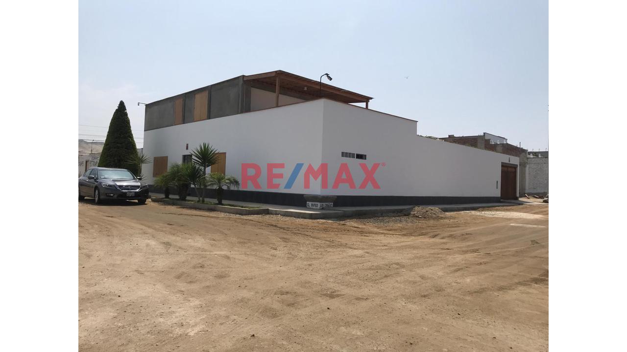 Venta De Hermosa Casa En Esquina En Punta Negra, Calle Los Corales - 1