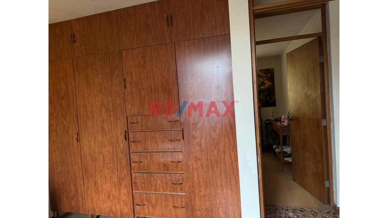 Vendo Amplia Casa- Frente Parque– A 1 Cdra.Universitaria- A Media Cdra.-Av.San Felipe - Comas - 15