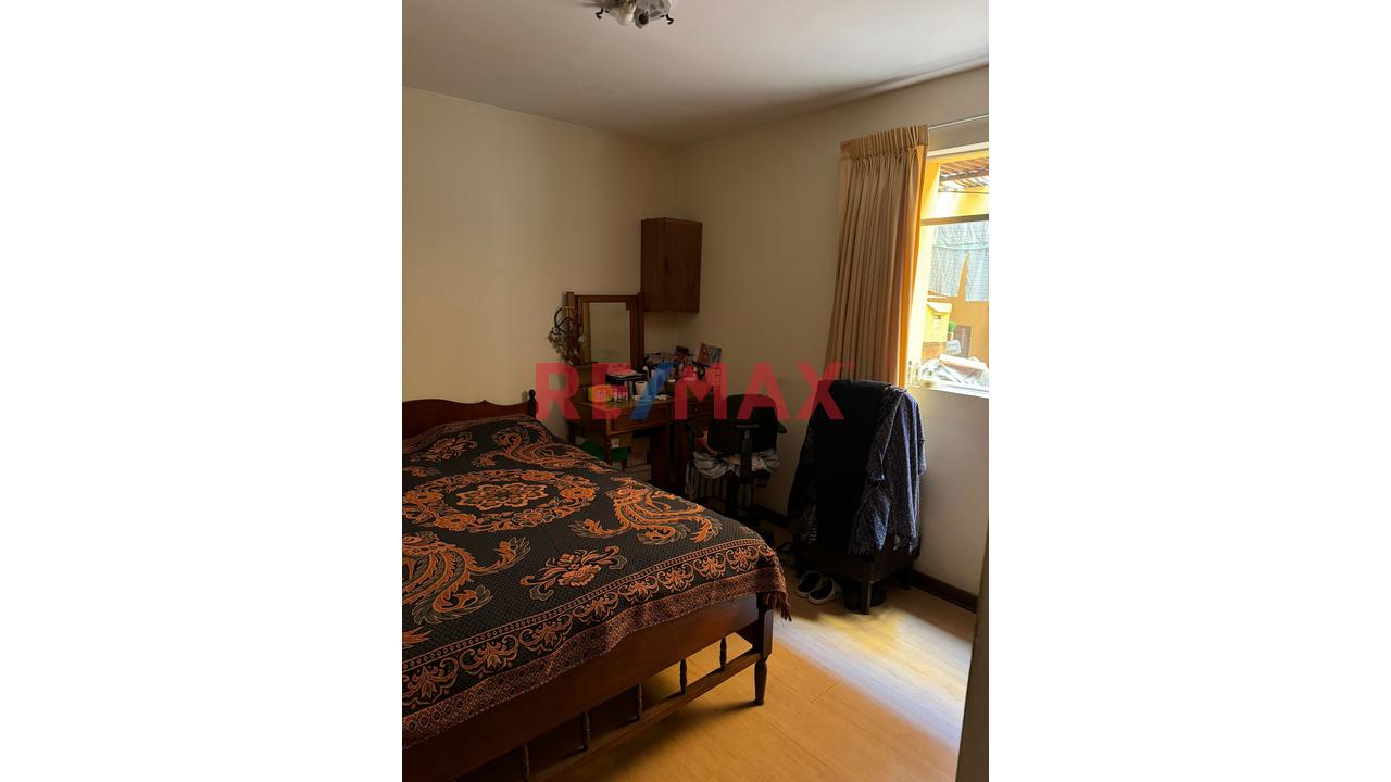 Vendo Amplia Casa- Frente Parque– A 1 Cdra.Universitaria- A Media Cdra.-Av.San Felipe - Comas - 16