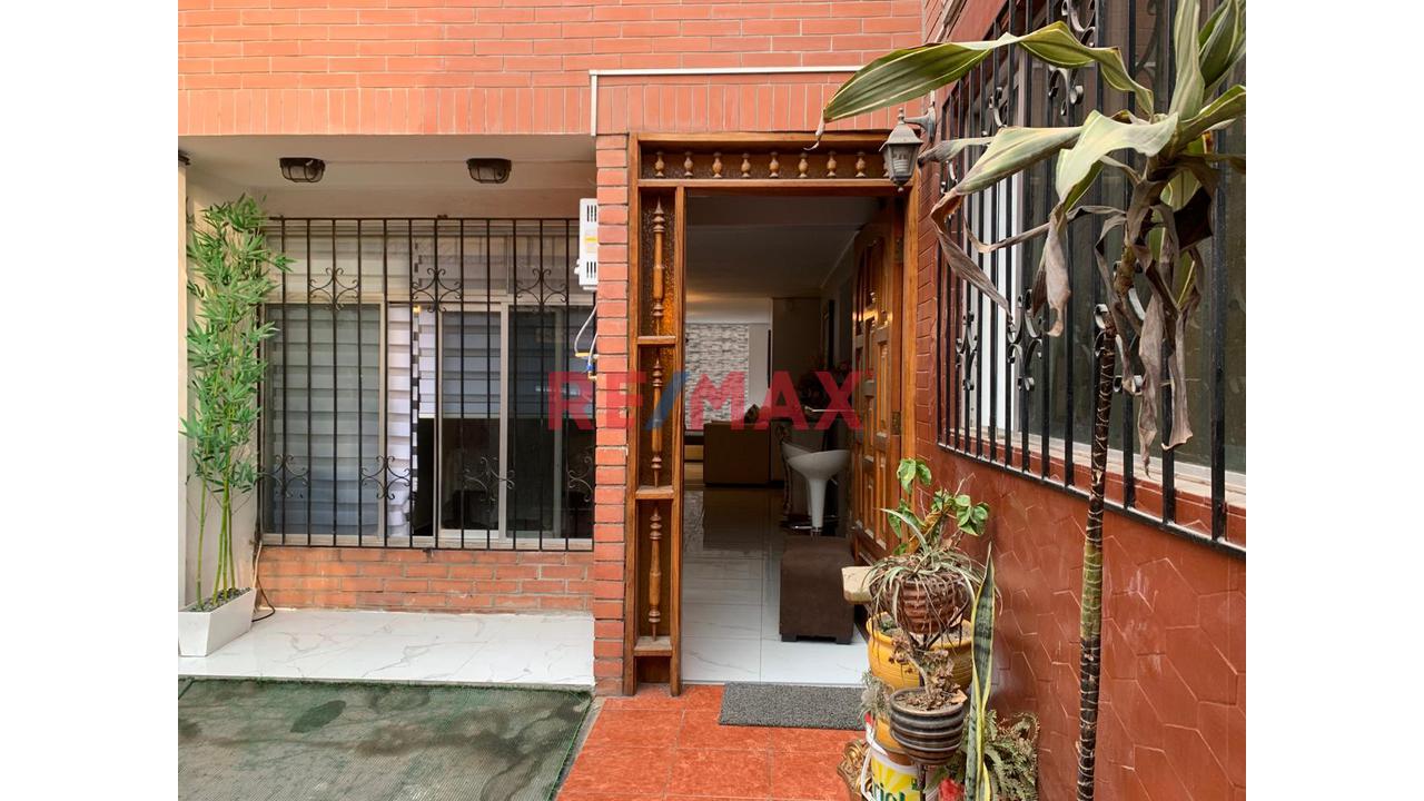 Vendo Departamento En 1Er Piso Con Cochera En Salamanca De Monterrico Distrito De Ate — foto 2