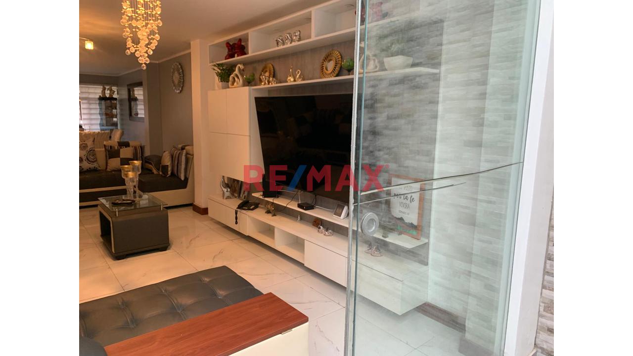 Vendo Departamento En 1Er Piso Con Cochera En Salamanca De Monterrico Distrito De Ate — foto 12