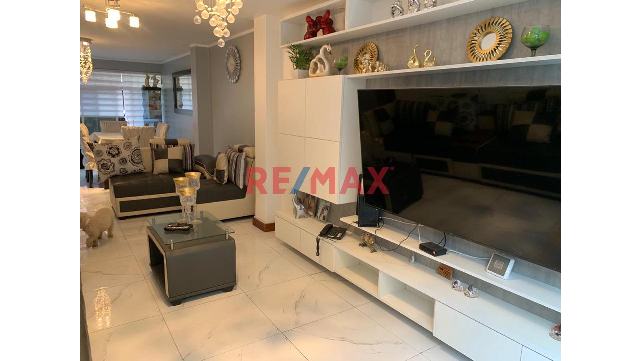 Vendo Departamento En 1Er Piso Con Cochera En Salamanca De Monterrico Distrito De Ate — foto 13