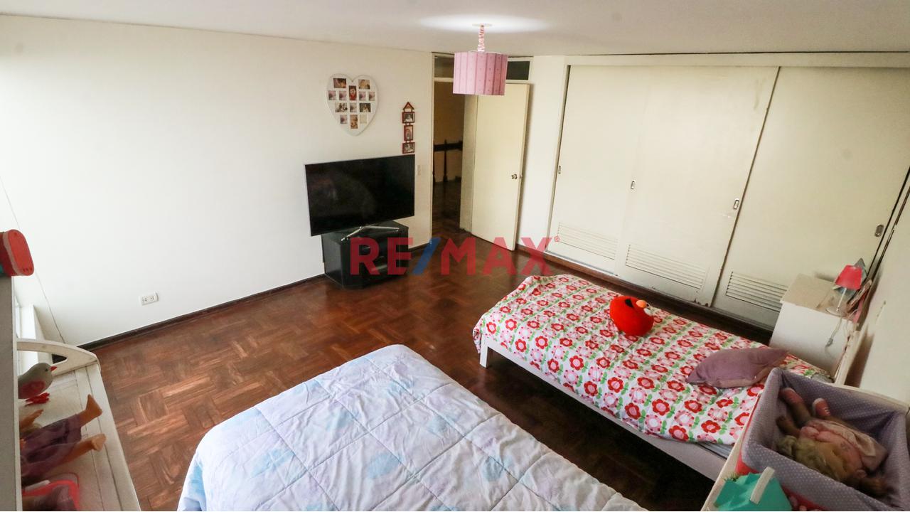 Vendo Hermosa Y Amplia Casa En La Mejor Zona De San Isidro 🏡 - 8