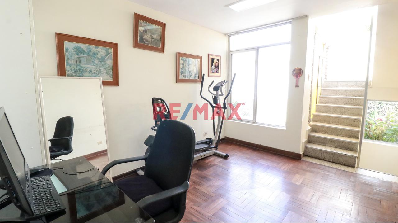 Vendo Hermosa Y Amplia Casa En La Mejor Zona De San Isidro 🏡 - 5
