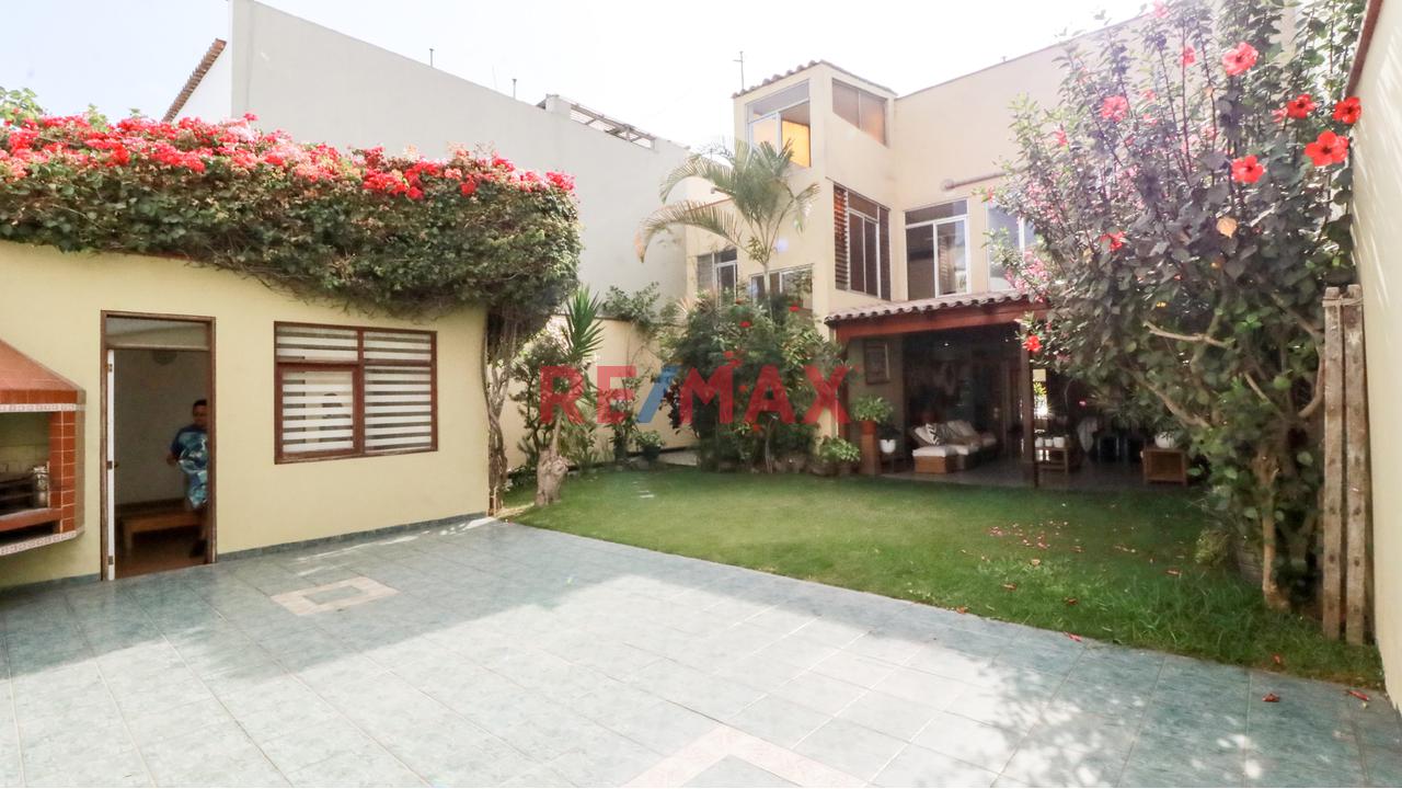 Vendo Hermosa Y Amplia Casa En La Mejor Zona De San Isidro 🏡 - 16