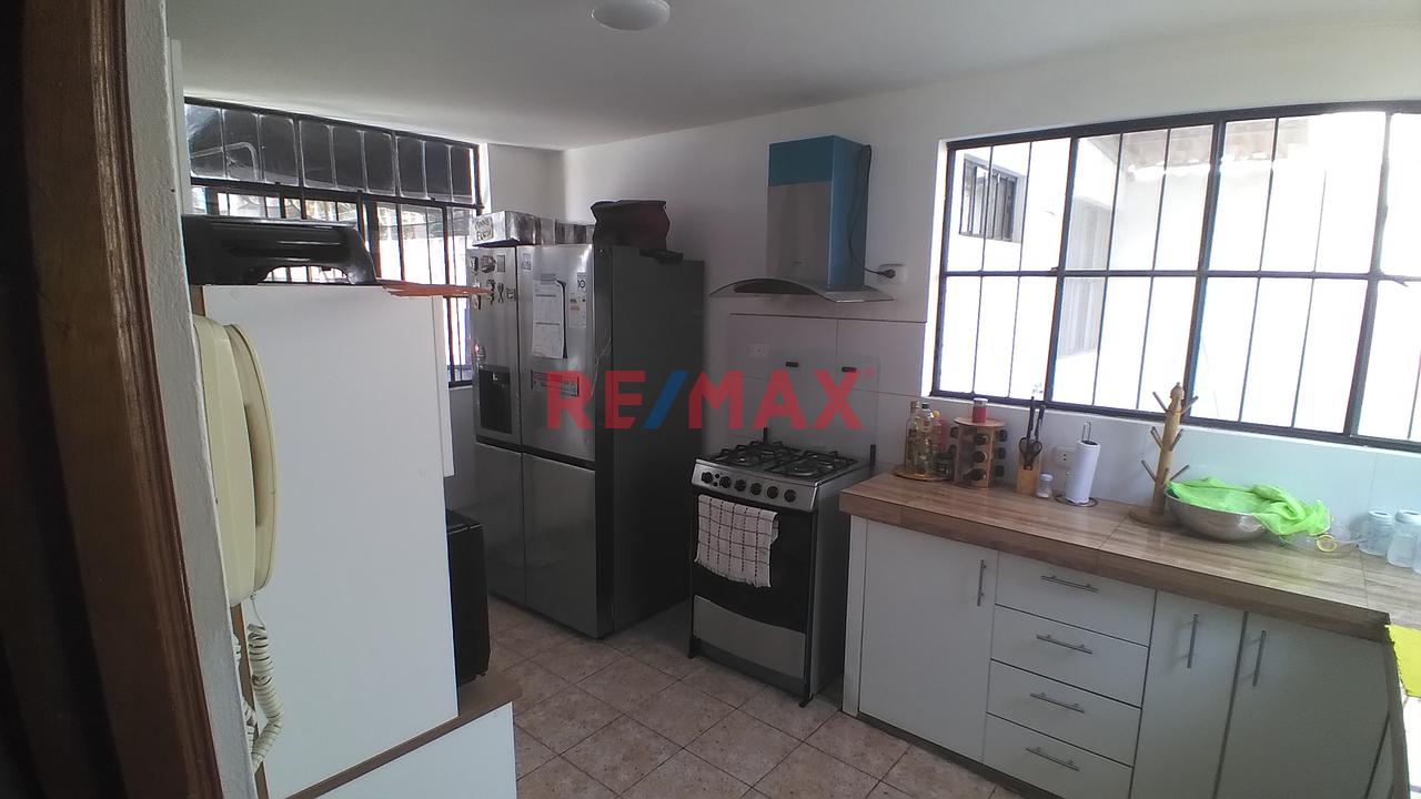 Gran Oportunidad De Vivir En La Molina. Se Vende Casa Con Excelente Ubicación. - 12