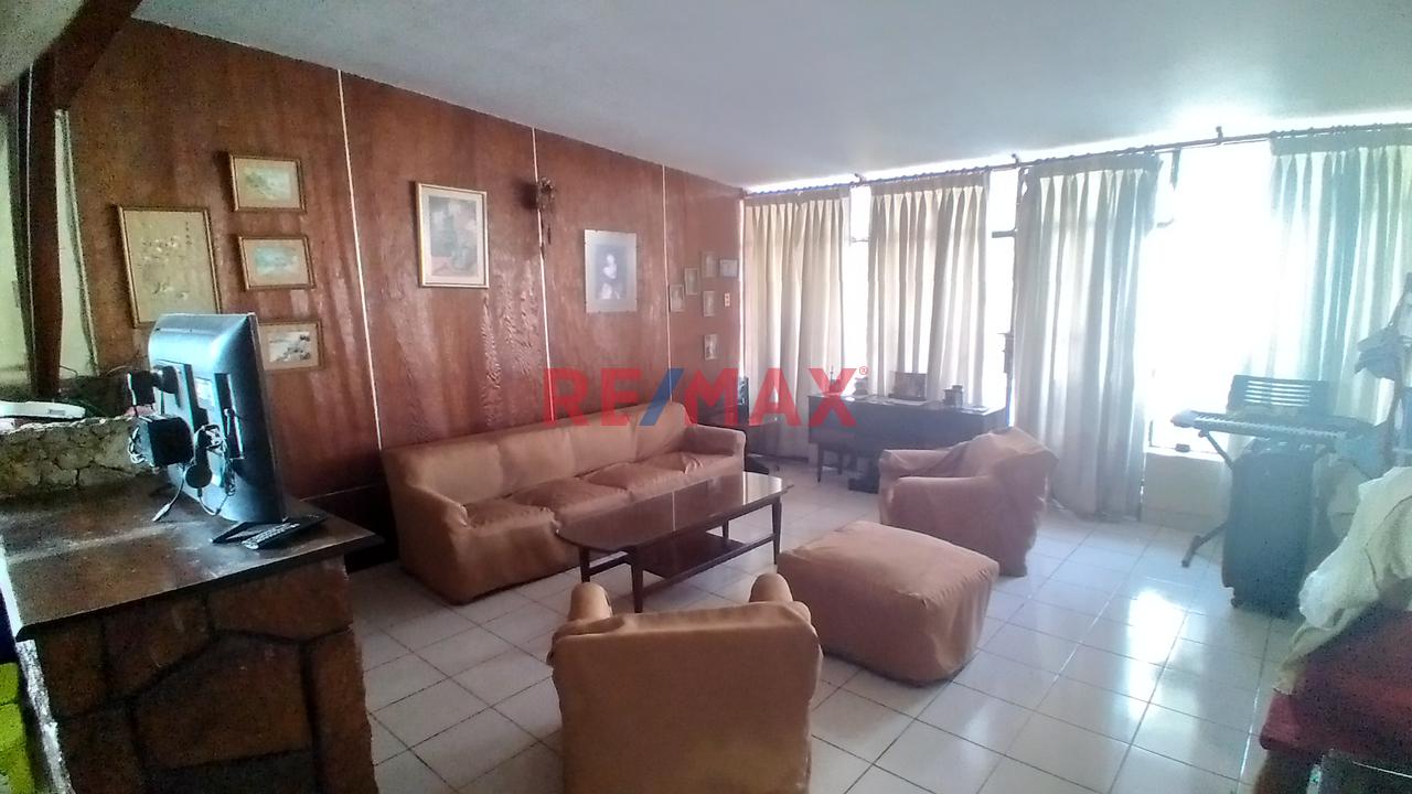 Gran Oportunidad De Vivir En La Molina. Se Vende Casa Con Excelente Ubicación. - 16