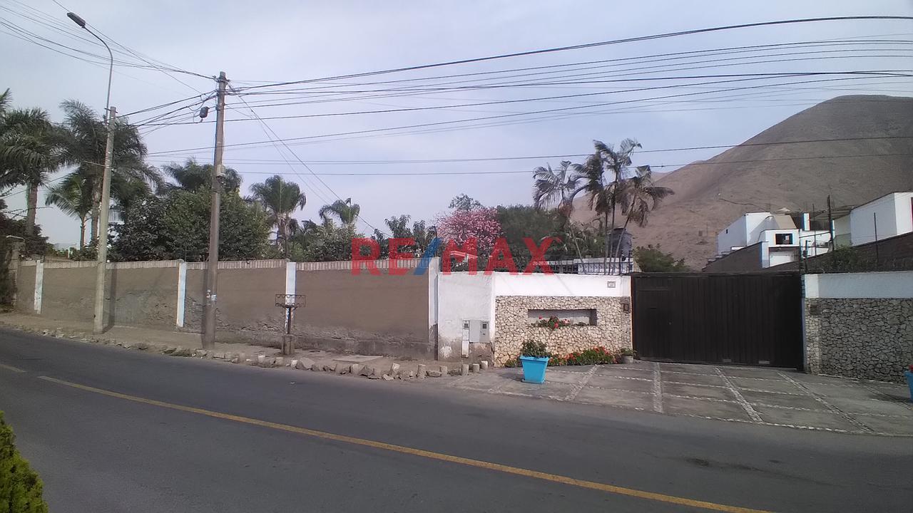 Gran Oportunidad De Vivir En La Molina. Se Vende Casa Con Excelente Ubicación. - 1