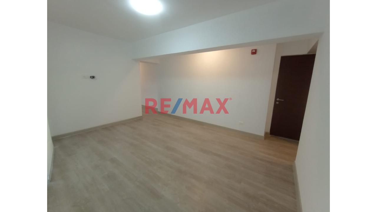 Amplio Departamento, Ubicado En Moderno Edificio 360°- Reducto- Miraflores - Alt. Cdra.8 Av. Benavides — foto 3