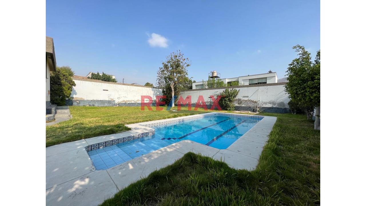 Casa En La Molina - 04 Dormitrios - Piscina - Jardines Grandes — foto 9