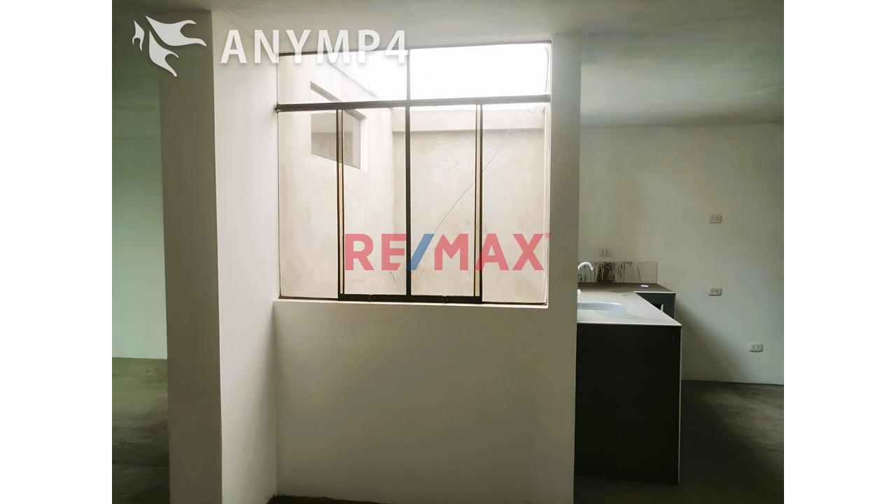Vendo Casa De 3 Pisos En Urb. "Mariscal Caceres " San Juan De Lurigancho  - Frente A Parque-Cerca Estación Bayovar — foto 6