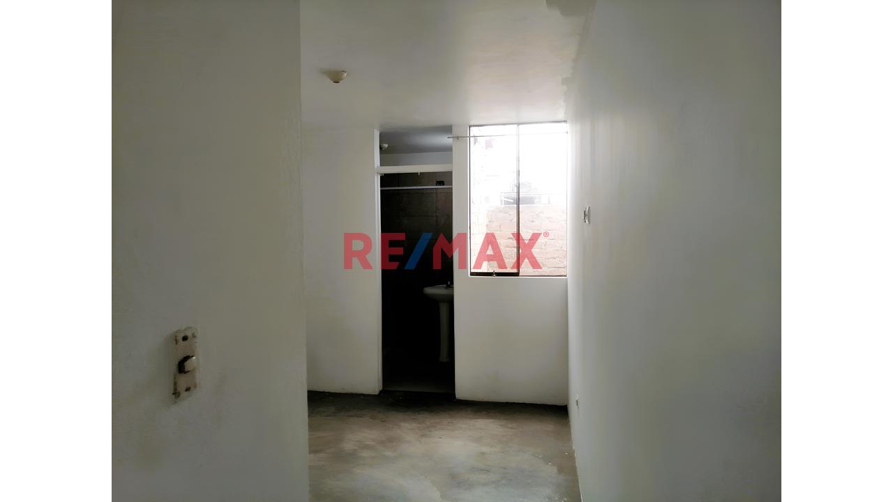Vendo Casa De 3 Pisos En Urb. "Mariscal Caceres " San Juan De Lurigancho  - Frente A Parque-Cerca Estación Bayovar — foto 8