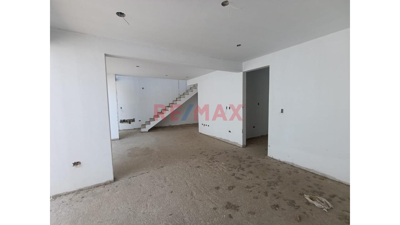 🐎 Remato Casa En Casco Gris 🌅📌 Ubicada En C.P. La Mariposa, Antes Del Grifo 🏊♂️ 203M² Terreno 🔝 Inscrita En Rrpp Para Compra Con Banco🎯 - 7
