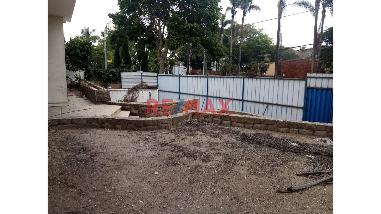Se Alquila Casa Como Terreno En San Isidro - 2