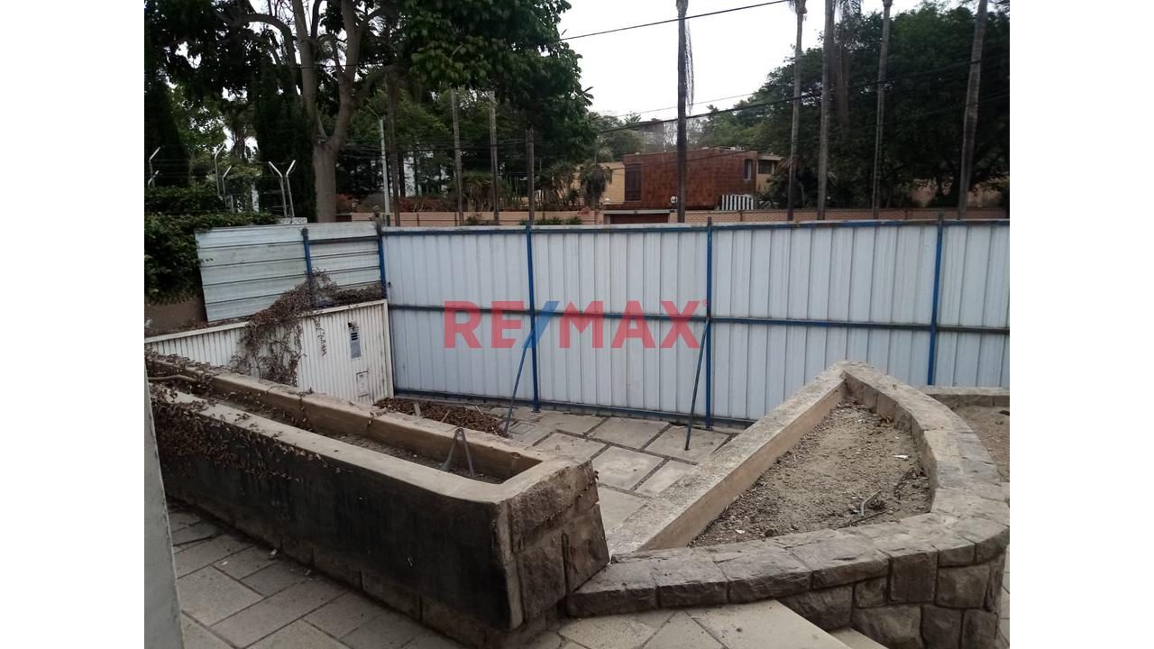 Se Alquila Casa Como Terreno En San Isidro - 16