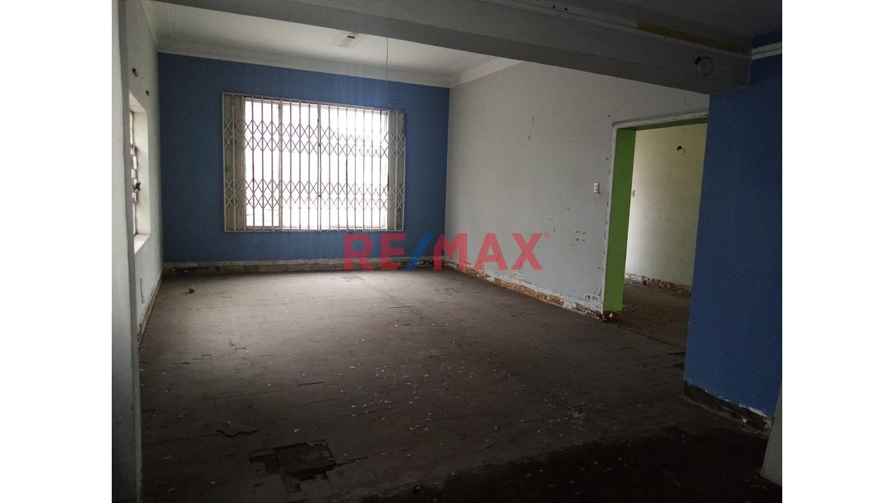 Se Alquila Casa Como Terreno En San Isidro - 13