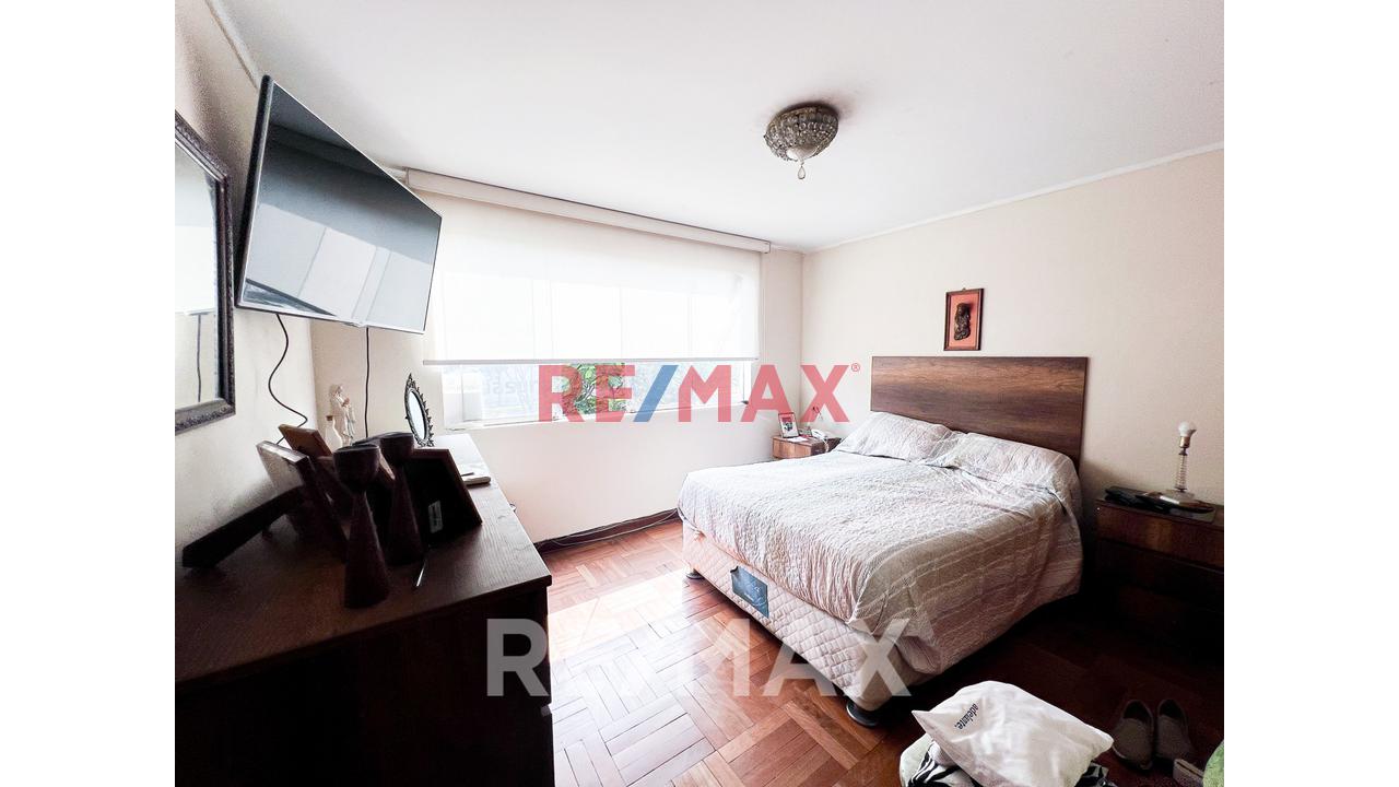 Vendo Casa Con 2 Cocheras En Av. Las Nazarenas Urb. Las Gardenias — foto 13