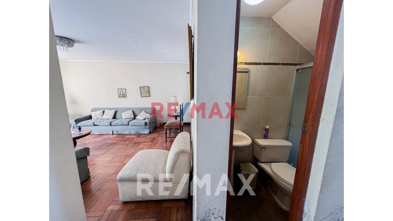 Vendo Casa Con 2 Cocheras En Av. Las Nazarenas Urb. Las Gardenias — foto 8