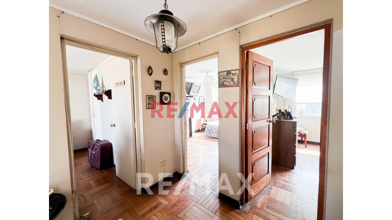 Vendo Casa Con 2 Cocheras En Av. Las Nazarenas Urb. Las Gardenias — foto 12