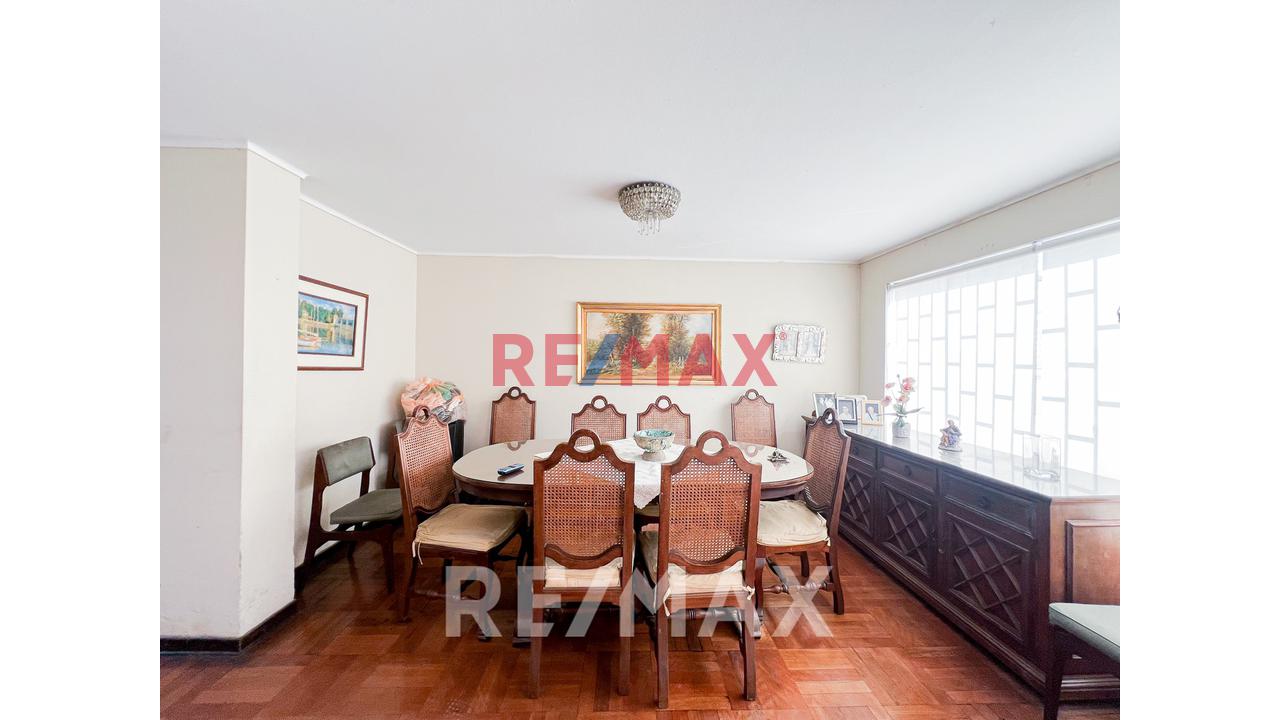 Vendo Casa Con 2 Cocheras En Av. Las Nazarenas Urb. Las Gardenias — foto 6