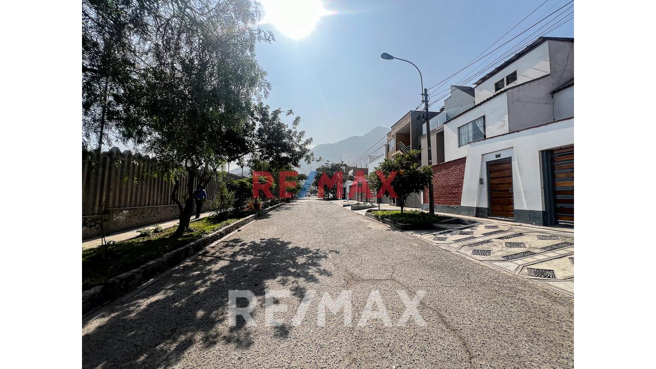 Vendo Amplio Terreno En La Molina 3,950 M2 - 14
