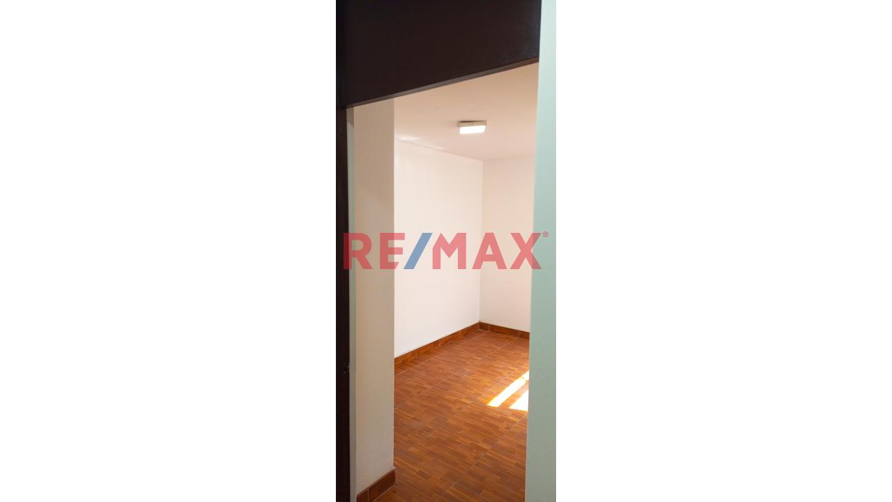 Alquiler De Local Comercial De 120 M2 En Una Excelente Ubicación En Plena Avenida Micaela Bastidas Comas — foto 9