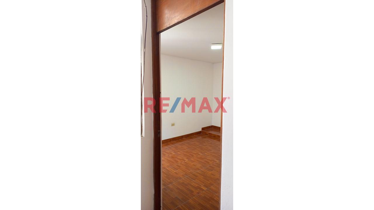 Alquiler De Local Comercial De 120 M2 En Una Excelente Ubicación En Plena Avenida Micaela Bastidas Comas — foto 5