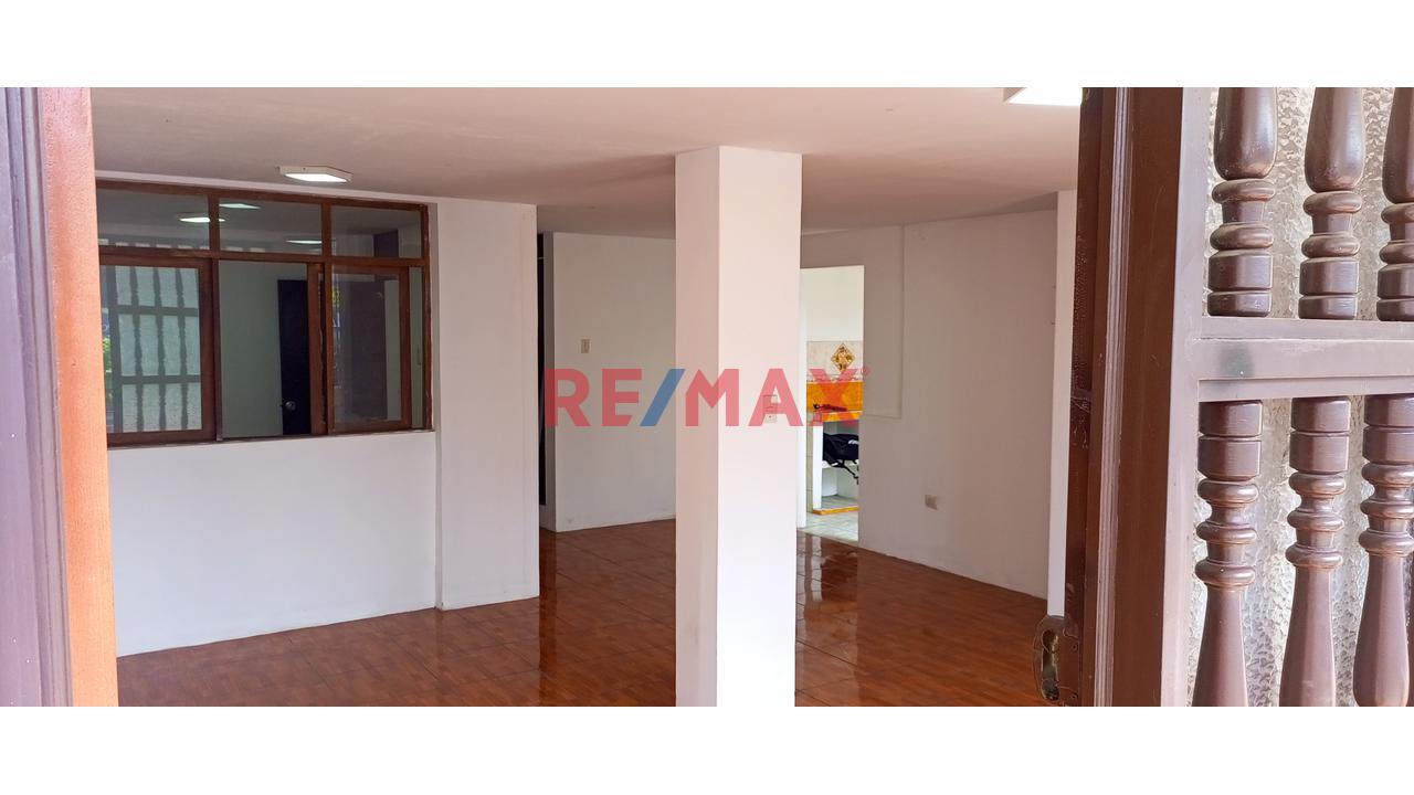 Alquiler De Local Comercial De 120 M2 En Una Excelente Ubicación En Plena Avenida Micaela Bastidas Comas — foto 15