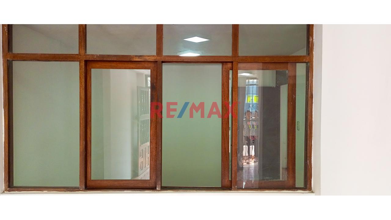 Alquiler De Local Comercial De 120 M2 En Una Excelente Ubicación En Plena Avenida Micaela Bastidas Comas — foto 14