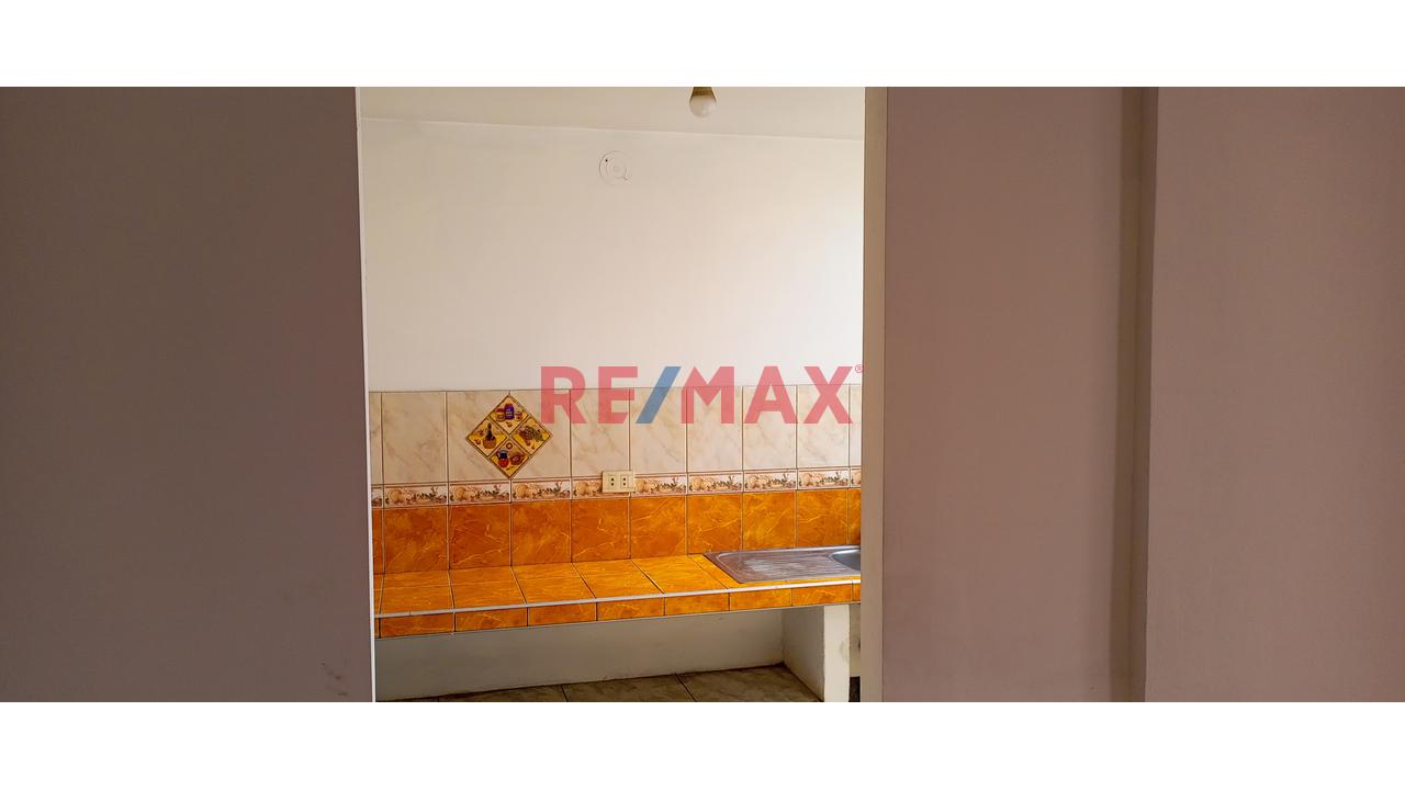 Alquiler De Local Comercial De 120 M2 En Una Excelente Ubicación En Plena Avenida Micaela Bastidas Comas — foto 13