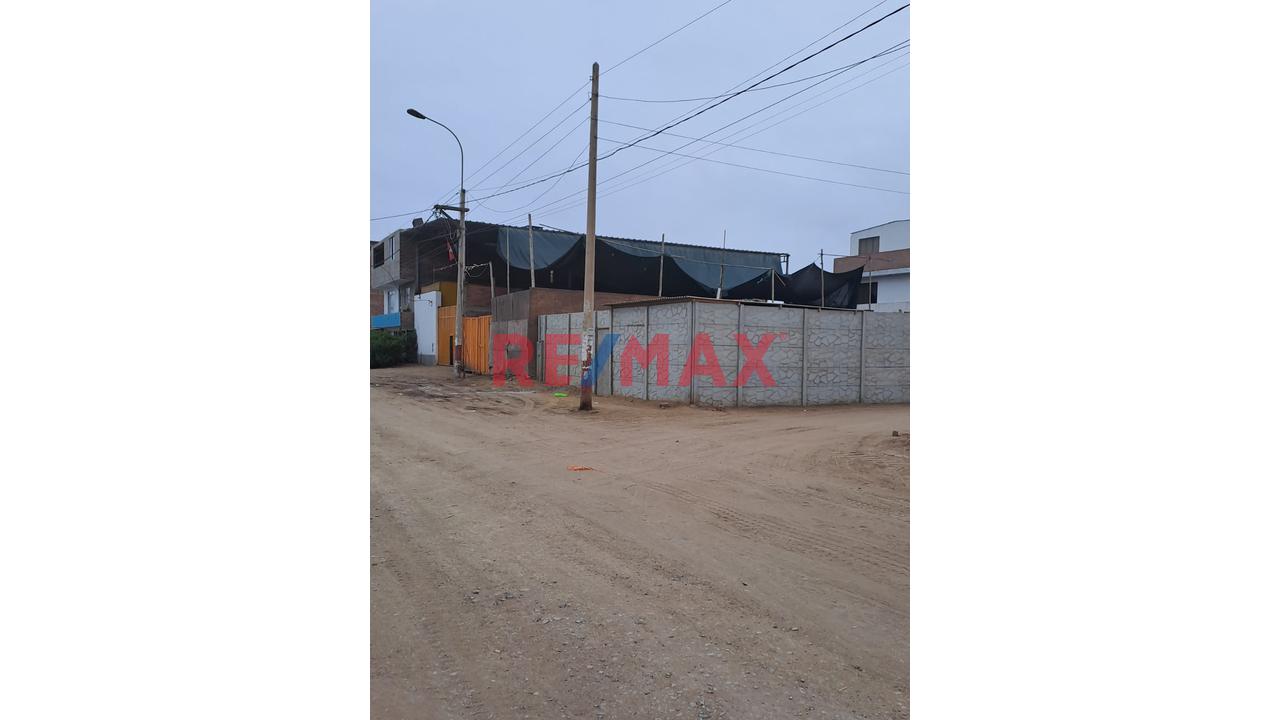 Amplio Terreno En Urbanizacion Los Claveles - Lurin