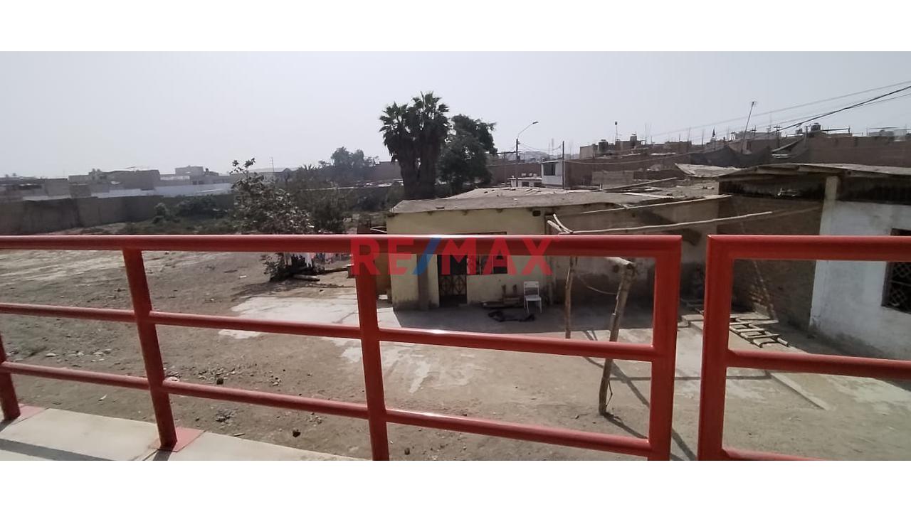 Amplio Terreno En Esquina ,En Puente Piedra: Ideal Para Vivienda O Negocio — foto 4