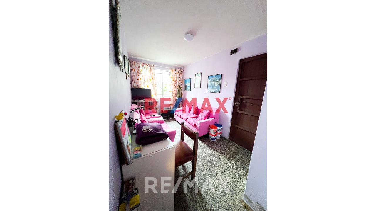 Se Vende Casa De 4 Pisos En Esquina A Una Cuadra De La Estacion Atocongo En Sjm - 4