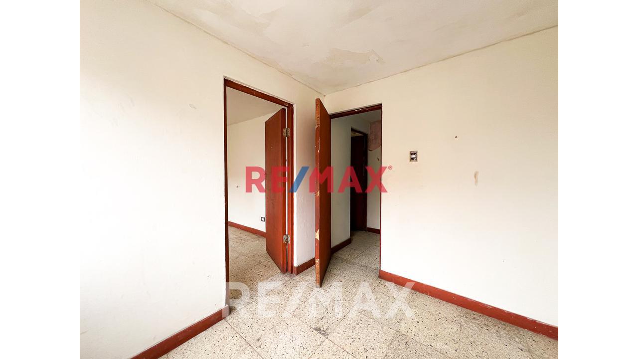 Se Vende Casa De 4 Pisos En Esquina A Una Cuadra De La Estacion Atocongo En Sjm - 5
