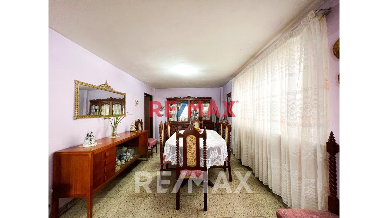 Se Vende Casa De 4 Pisos En Esquina A Una Cuadra De La Estacion Atocongo En Sjm - 3