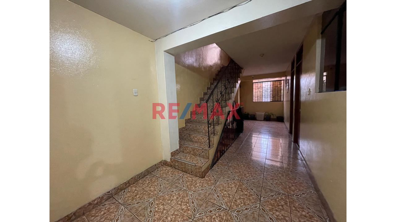 Se Vende Amplia Casa De 5 Pisos Con Local En El 1Er Piso En La Victoria - 3