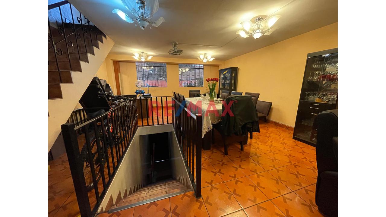 Se Vende Amplia Casa De 5 Pisos Con Local En El 1Er Piso En La Victoria - 4