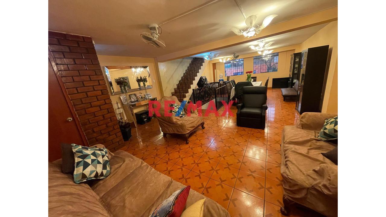 Se Vende Amplia Casa De 5 Pisos Con Local En El 1Er Piso En La Victoria - 1