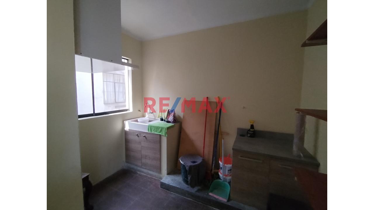 ¡Se Vende Departamento En Tercer Piso - Dentro De Quinta - Remodelado! - 3