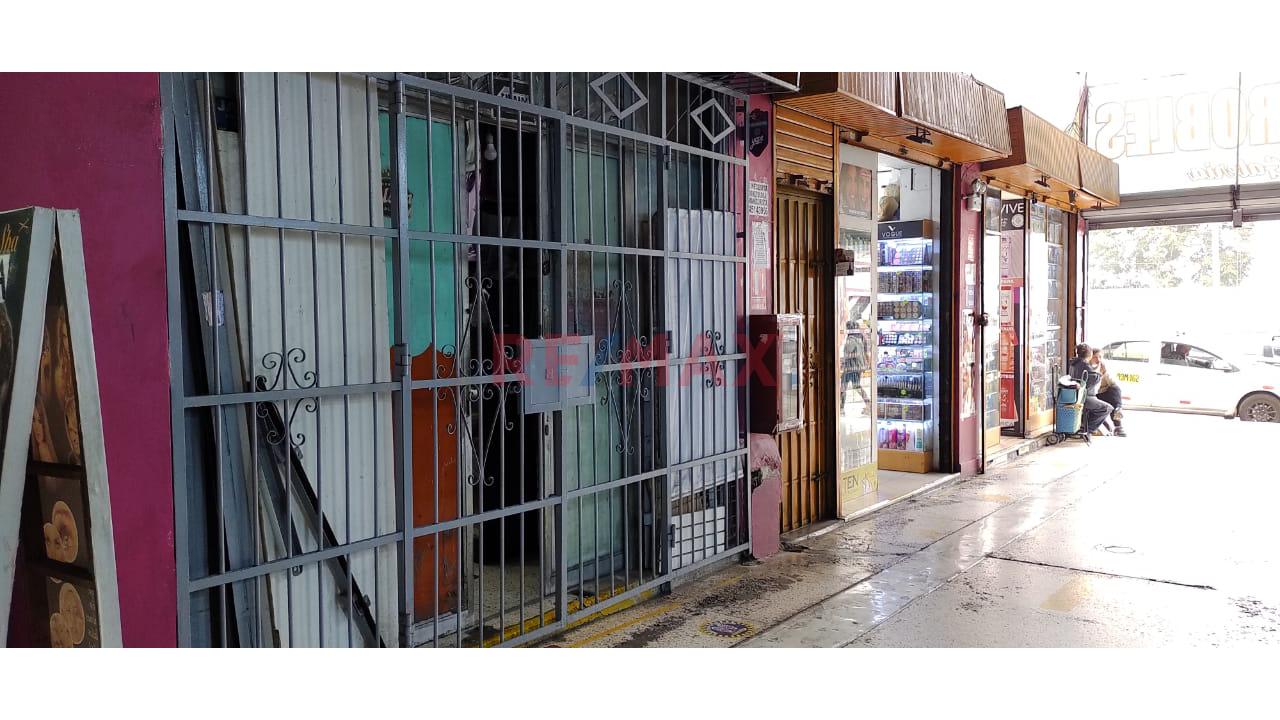 Venta De Local Comercial Ovalo Higuereta En Surco - 4