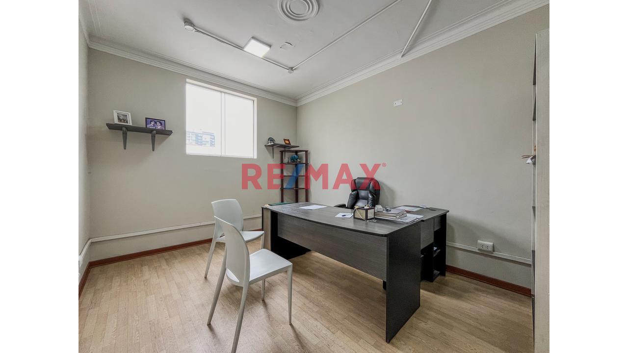 Se Vende Amplia Casa En Esquina Para Proyecto Inmobiliario - 16